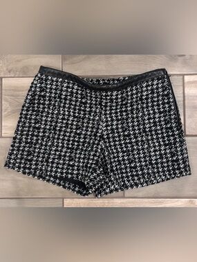 NWT “The Kooples” Women’s Houndstooth Tweed Shorts w/ side zipper & hook-n-eye 🖤